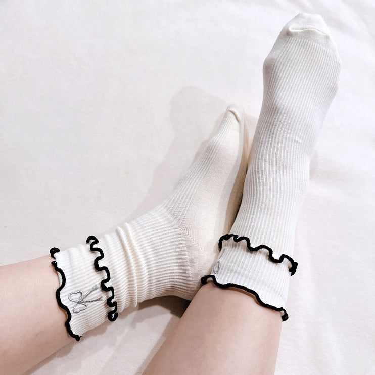 Chic Embroidered Ribbon Design Ripple Edge Socks Set Of 2